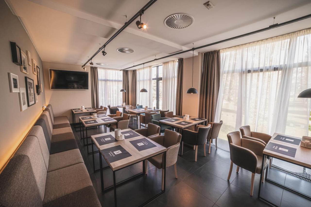 Avenue Pallova 28 Hotel